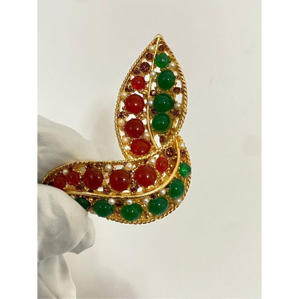 Vintage Coro Bird Shaped Brooch Lucite Cabochons Seed Pearls Red Green Gold DI18